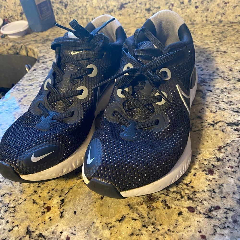 Nike shoes - Picture 2 of 4